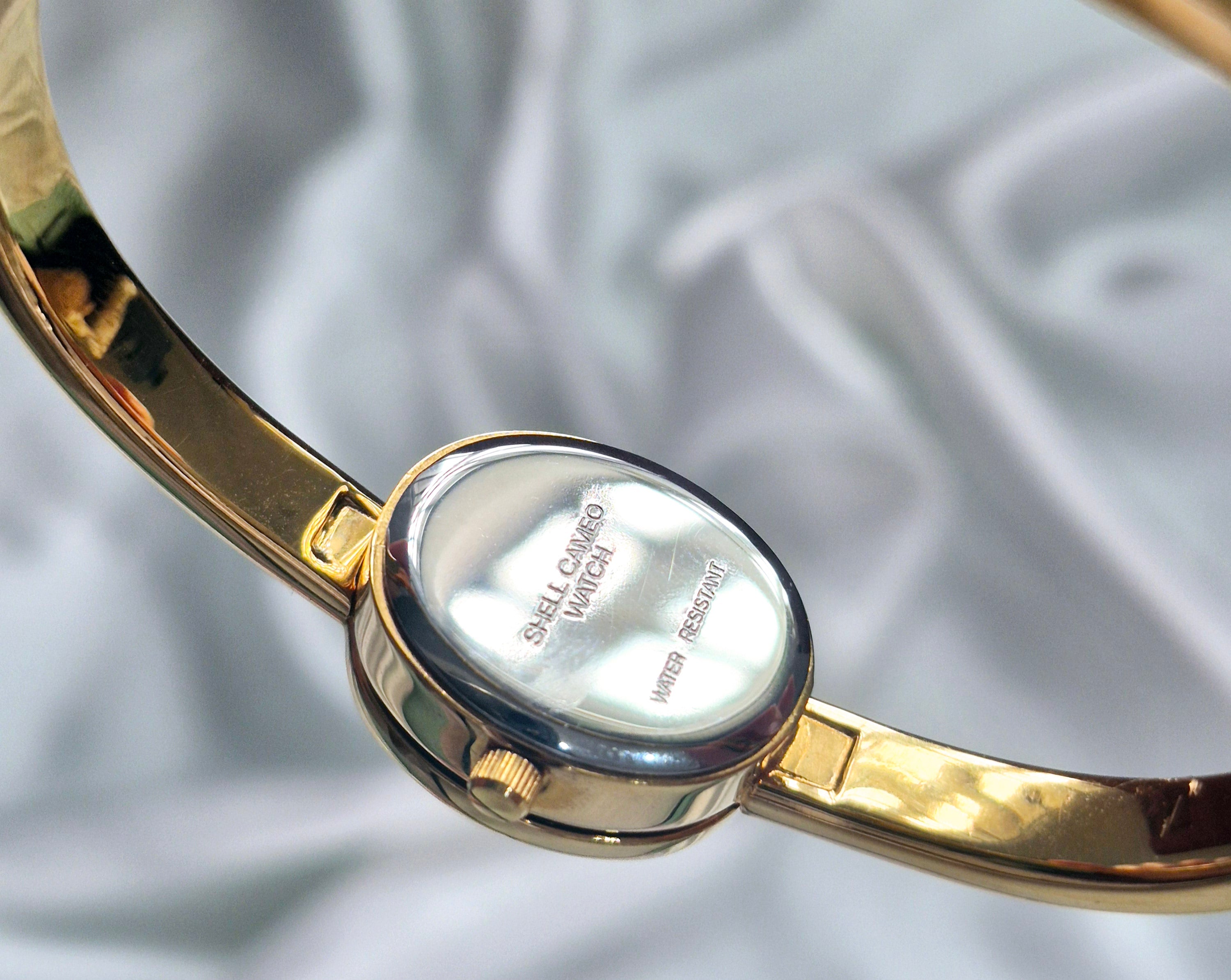 Pearl Cameo Italia Vintage Bangle Watch – Mother of Pearl Queen Cameo – Gold Tone Jewelry Watch