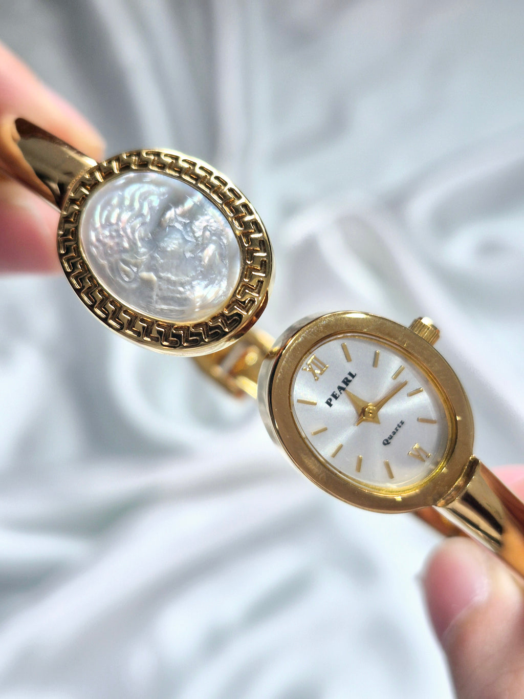 Pearl Cameo Italia Vintage Bangle Watch – Mother of Pearl Queen Cameo – Gold Tone Jewelry Watch